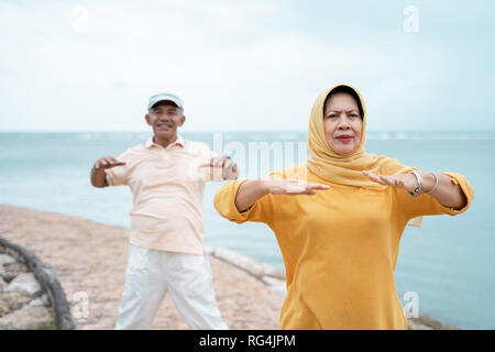 Sportivo da donna e uomo allenamento e sport outdoor Foto Stock