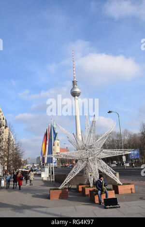 La torre della TV (Fernsehturm), Berlino, Germania, Gennaio 2019 Foto Stock