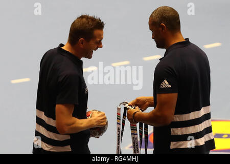 Herning, Danimarca. Il 27 gennaio 2019.Coach Didier Dinart e Guillaume Gille (Francia) durante la IHF Uomini del Campionato del Mondo 2019, round finale pallamano match tra Germania e Francia il 27 gennaio 2019 in Jyske Bank Boxen di Herning, Danimarca - Photo Laurent Lairys / MAXPPP Credito: Laurent Lairys/Agence Locevaphotos/Alamy Live News Foto Stock