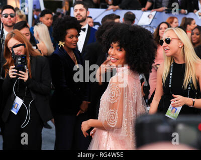Los Angeles, Stati Uniti d'America. 27 gennaio, 2019. L'attrice Yara Shahidi arriva per la venticinquesima edizione del Screen Actors Guild Awards presso lo Shrine Auditorium di Los Angeles, negli Stati Uniti il 7 gennaio 27, 2019. Credito: Li Ying/Xinhua/Alamy Live News Foto Stock
