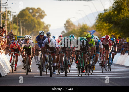 San Juan in Argentina. 27 gennaio, 2019. MENDOZA, Argentina - 27 gennaio: sprint finale, durante theStage 1, 159,1 km. Difunta Correa della trentasettesima Vuelta a San Juan 2019 su gennaio 27, 2019 a San Juan in Argentina. Credito: Alexis Lloret/Alamy Live News Foto Stock