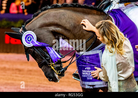 La principessa Margarita e la principessa Beatrice dei Paesi Bassi durante il Jumping Amsterdam World Cup della RAI Amsterdam, 27 gennaio 2019. Foto: Patrick van Katwijk | Foto Stock