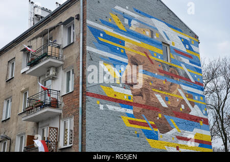 Murale di Papa Giovanni Paolo II sul lato di una casa a Praga, est Varsavia, Polonia, Novembre 2018 Foto Stock