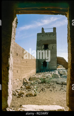 Stato del Golfo del Bahrein. Il fort abbandonati e fortezza a Manama nel 1979 Foto Stock