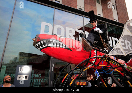 Abacus teatro con le prestazioni future WORLD-PIRATI DEL FUTURO, Dortmunder U, Wissensnacht Ruhr, un progetto per il clima La Metropoli Ruhr 202 Foto Stock