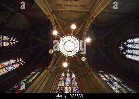 Architettura degli interni e dettagli della Cattedrale di San Pietro, Ginevra, Svizzera Foto Stock