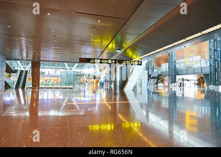 DOHA, QATAR - circa giugno, 2017: all'interno di Hamad Aeroporto Internazionale di Doha la capitale del Qatar. Foto Stock