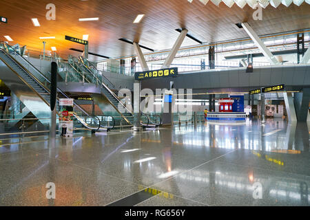 DOHA, QATAR - circa giugno, 2017: all'interno di Hamad Aeroporto Internazionale di Doha la capitale del Qatar. Foto Stock