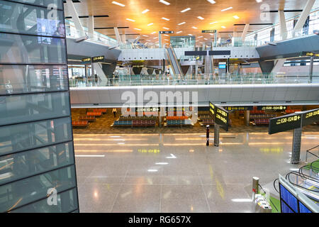 DOHA, QATAR - circa giugno, 2017: all'interno di Hamad Aeroporto Internazionale di Doha la capitale del Qatar. Foto Stock