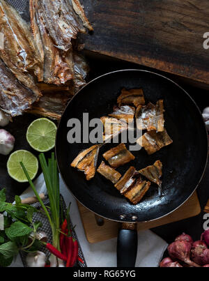 Essiccati pesci lucertola con ingredienti Foto Stock