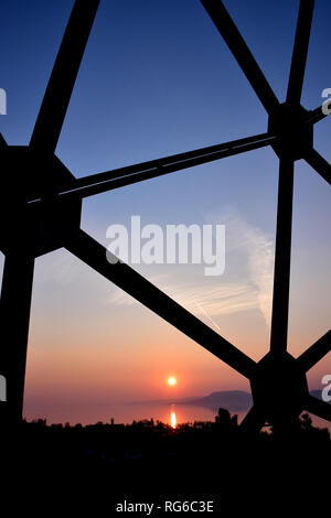 La sferica Lookout sul Lago Balaton in Balatonboglár, Ungheria. Un Gömbkilátó un Balatonnál Balatonbogláron, Magyarország. Foto Stock