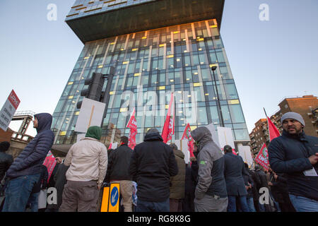 Londra, Regno Unito. Il 28 gennaio 2019. Noleggio privato di driver di protesta contro la tassa di congestione e di discriminazione nei confronti dei piloti fuori TFL uffici a Southwark . Credito: George Wright Cracknell/Alamy Live News Foto Stock