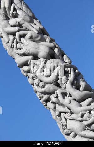 OSLO, Norvegia - 2 agosto 2015: Vigeland installazione nel Parco Frogner, Oslo. 212 sculture intorno al parco sono stati tutti progettati da artista Gustav Vigeland Foto Stock