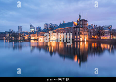 Paesi Bassi, Olanda, dell' Aia Binnenhof di sera Foto Stock