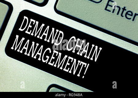 Segno di testo mostra Deanalysisd Chain Management. Foto concettuale i rapporti tra fornitori e clienti chiave di tastiera intenzione di creare comput Foto Stock