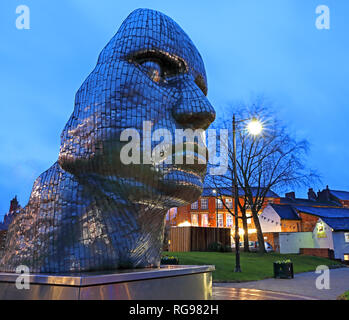 La faccia del Wigan al crepuscolo, night immagine della struttura di acciaio nel centro della città, Foto Stock