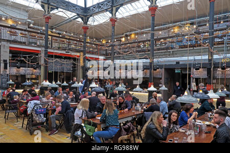 Interno del sindaco Maccy NQ, Eagle Street, Manchester, Lancashire, Inghilterra, Regno Unito, M4 5BU, unica a mangiare cibo corte Foto Stock