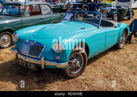 1959 MGA, 972vostro, sul display a 2018 maniglia di avviamento Club Show di estate, Norfolk, Regno Unito. Foto Stock