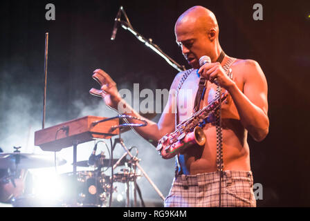 Angelo Moore cantante della band alternative rock Fishbone performing live a Kesselhaus, Berlin - Germania. Foto Stock