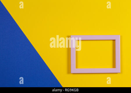 Abstract blu e giallo sullo sfondo della carta con vuoto cornice immagine Foto Stock