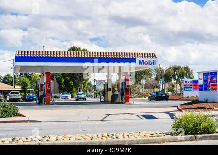 Il 8 marzo, 2018 / Sunnyvale CA / STATI UNITI D'AMERICA - Mobil gas dalla stazione di South San Francisco Bay Area Foto Stock