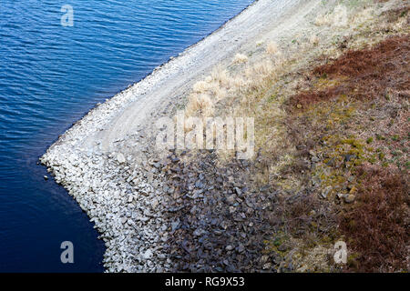 Basso livello dell'acqua al serbatoio Biggetalsperre, Attendorn, Germania, Europa Foto Stock