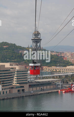 Barcellona, Spagna - Ott 01, 2018: Funivia sulla città e sul golfo Foto Stock