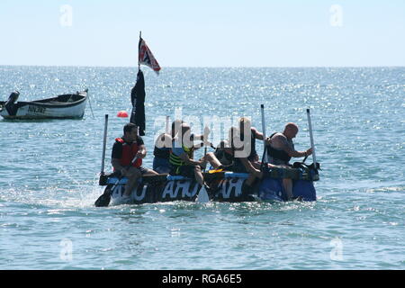 Scialuppa di salvataggio RNLI zattera di giorno di gara a East Beach SelseyAugust 2018 Foto Stock