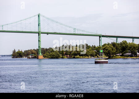 Isole 1000 Regione, Ontario, Canada, 17 Giugno 2018: 1000 isole ponte internazionale è un sistema di cinque ponti sul fiume San Lorenzo Foto Stock