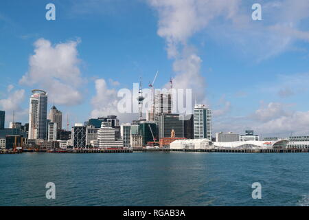 Vista di Auckland, la skyline con il Ferry Terminal, Nuova Zelanda Foto Stock