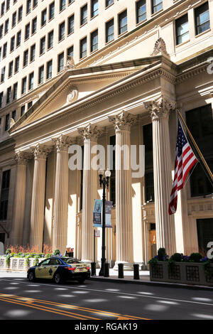 Vista esterna della Federal Reserve Bank di Chicago con ingresso a La Salle Street.Chicago.Illinois.USA Foto Stock