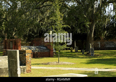 Colonial Park Cemetery è servita come di Savannah cimitero per più di un secolo e contiene oltre 9 mila tombe. Istituito nel 1750. Foto Stock