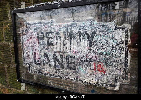 Penny Lane segno di Liverpool, in Inghilterra. Il segno è un arresto su Beatles visite guidate della città. Foto Stock