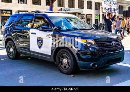 Gennaio 27, 2019 Oakland / CA / STATI UNITI D'AMERICA - Oakland il dipartimento di polizia veicolo parcheggiato sulla strada Foto Stock