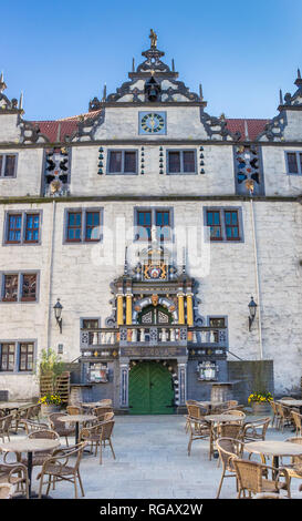 Parte anteriore del municipio storico in Hannoversch Munden, Germania Foto Stock