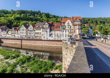 Ponte sul fiume Werra in Hannoversch Munden, Germania Foto Stock