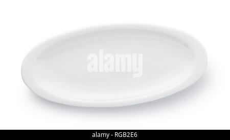 Svuotare ovale piastra in ceramica isolata su sfondo bianco, vista dall'alto Foto Stock