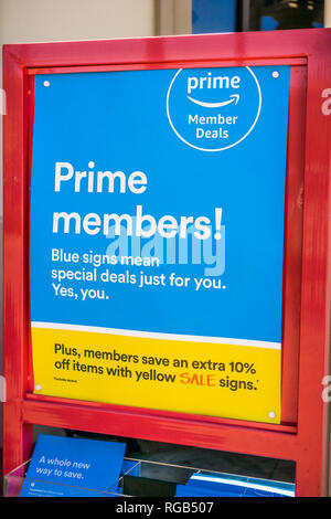 Giugno 4, 2018 Santa Clara / CA / STATI UNITI D'AMERICA - Amazon lancia offerte per prime membri in tutta nei negozi di cibi Foto Stock