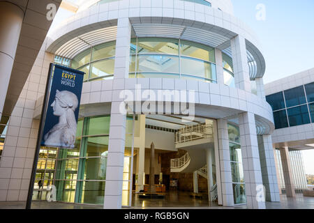 Giugno 8, 2018 Los Angeles / CA / USA - ingresso al museo del Getty Center; al di là del Nilo: Banner pubblicitari l Egitto e il mondo classico tempo Foto Stock