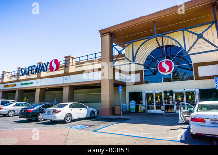 Giugno 19, 2018 Santa Clara / CA / STATI UNITI D'AMERICA - L'entrata di uno dei supermercati Safeway nella parte sud di San Francisco Bay Area Foto Stock