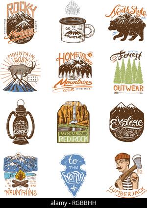Camping logo e etichette. Montagne e lumberjack, orso bruno, capre di montagna, alberi di pino. Viaggio nella foresta, outdoor e avventura. Badge colorati su Illustrazione Vettoriale