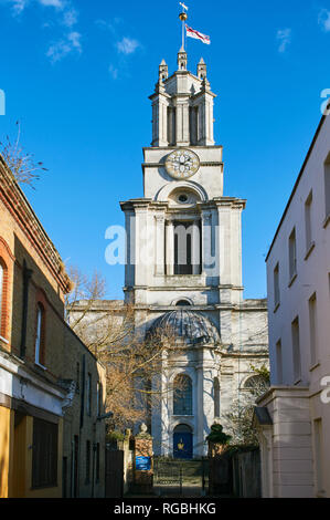 Torre del XVIII secolo in stile barocco St Anne's church, Limehouse, in East End di Londra, Regno Unito Foto Stock