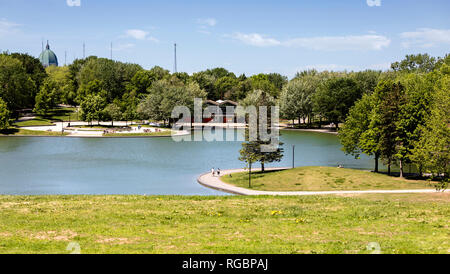 MONTREAL, Quebec, Canada, 3 giugno 2018: Una tranquilla giornata estiva a Beaver Lake, Mount Royal Park Foto Stock