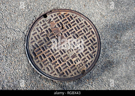 Un chiusino in lavaggio, Queens, a New York che è stata prodotta in Cina. Foto Stock