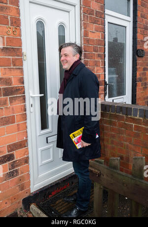 Jon Ashworth p.f. Lavoro di ombra Segretario per la salute di campagna elettorale in Mansfield, Nottinghamshire, Foto Stock