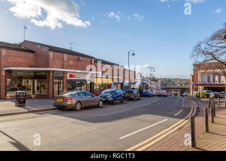 Parte superiore della collina di Unicorn guardando in giù a Redditch Town Center, Worcestershire, Inghilterra. Foto Stock