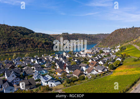 In Germania, in Renania Palatinato, Mayen-Koblenz, Moselle, città Alken e vigneti Foto Stock