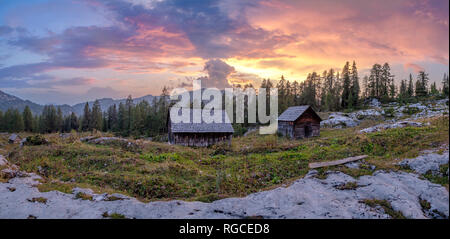 Austria, Ausseer Land, capanne di legno in montagna Foto Stock