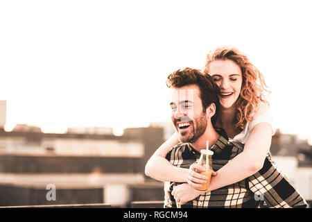 Ritratto di felice coppia giovane in amore Foto Stock