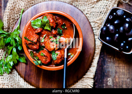 Lo spagnolo Albondingas, polpette di carne in piccante salsa di pomodoro Foto Stock